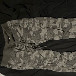 Cropped Rouched Camouflage Jogger Pants